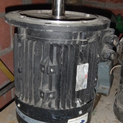 Motor 9 kW.